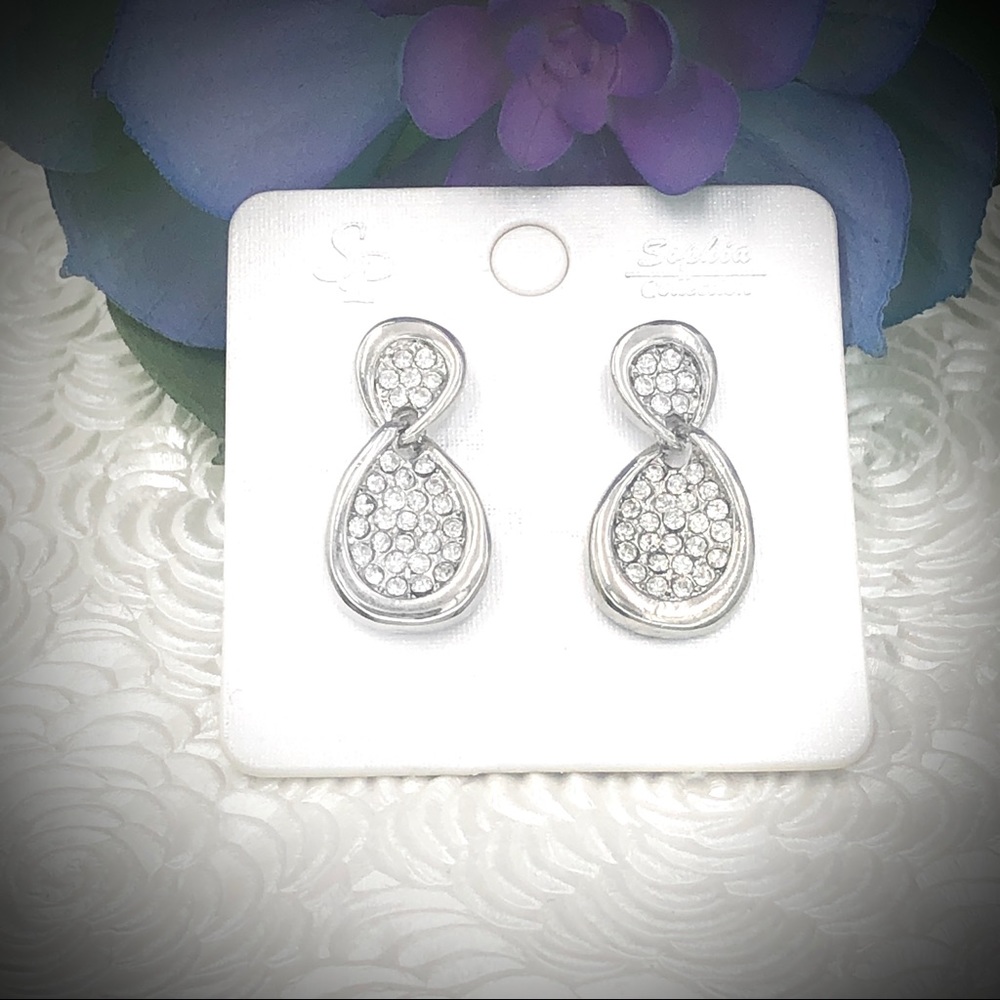 🍀 Rhinestone Dainty Stud Silver Tone Earrings